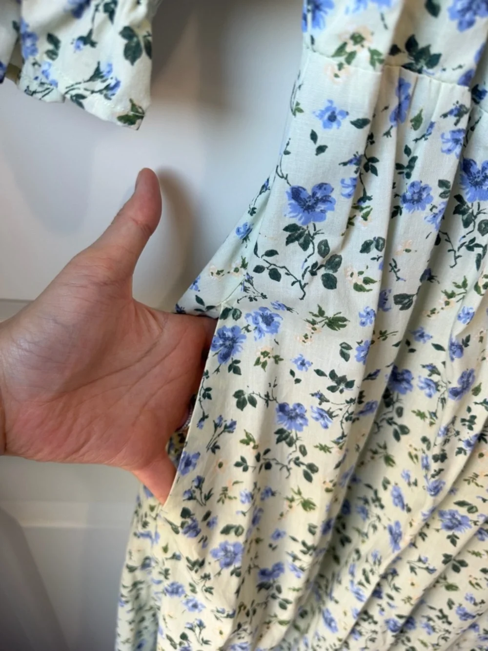 Abercrombie & Fitch Light Green and Blue Floral Puff-Sleeve Midi Dress - Picture 4 of 9